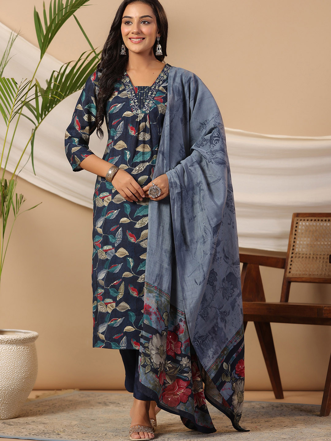 

PIROH Floral Printed Thread Work Detailed Kurta with Trousers & Dupatta, Blue