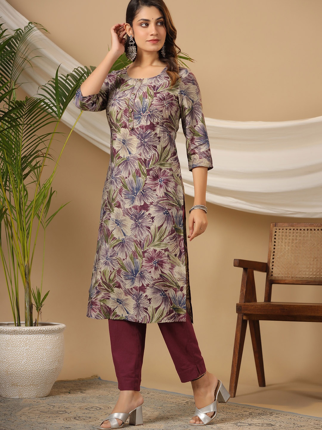 

PIROH Floral Printed Sequinned Straight Kurta with Trouser, Burgundy