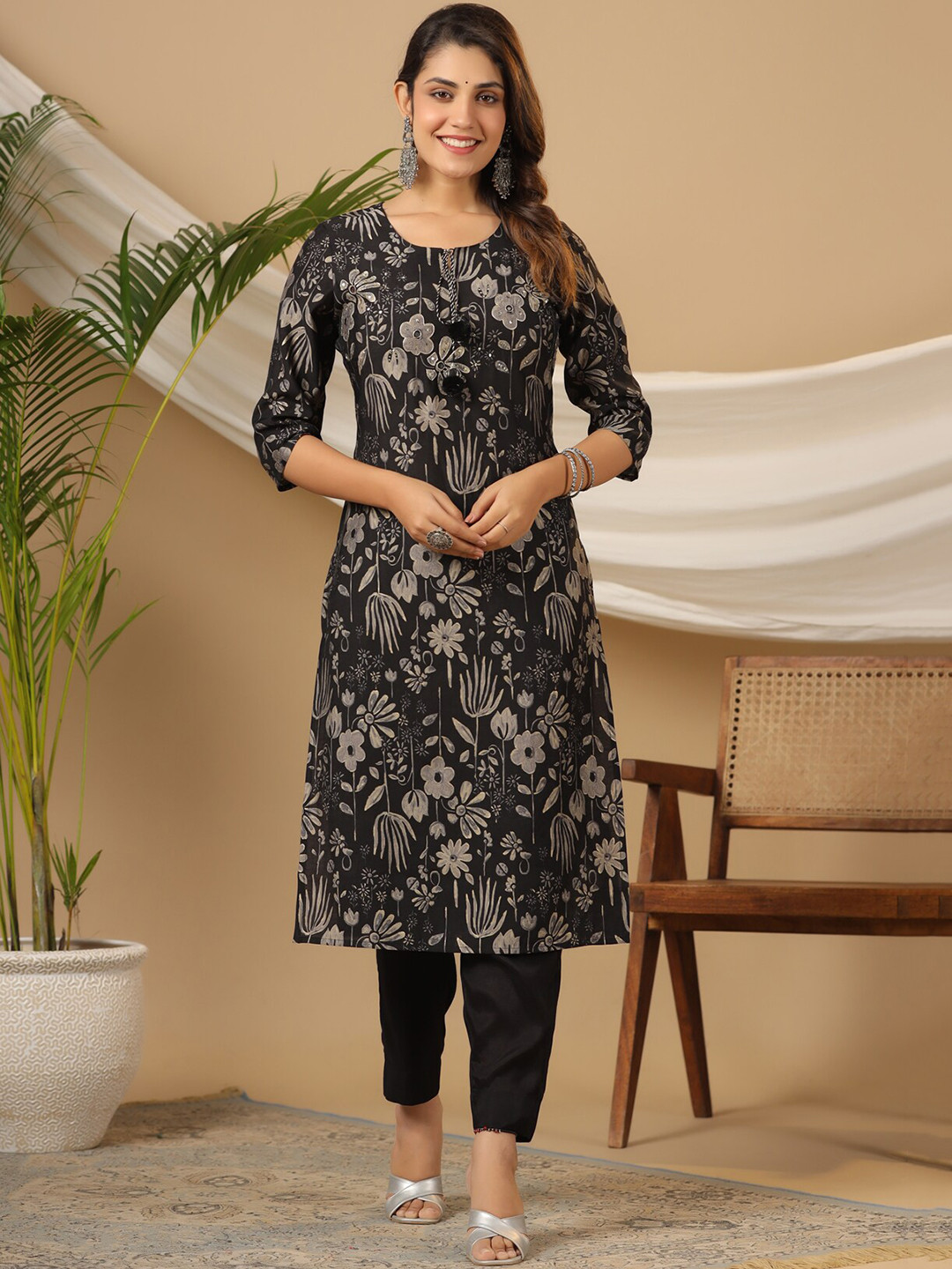 

PIROH Floral Printed Tie-Up Neck Mirror Work Straight Kurta with Trouser, Black