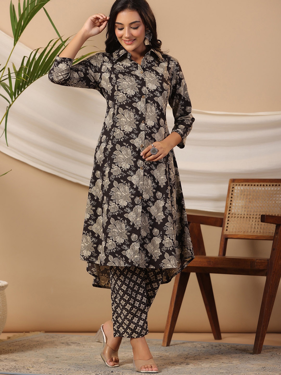 

PIROH Floral Printed Shirt Collar Pure Cotton A-Line Kurta with Trouser, Black