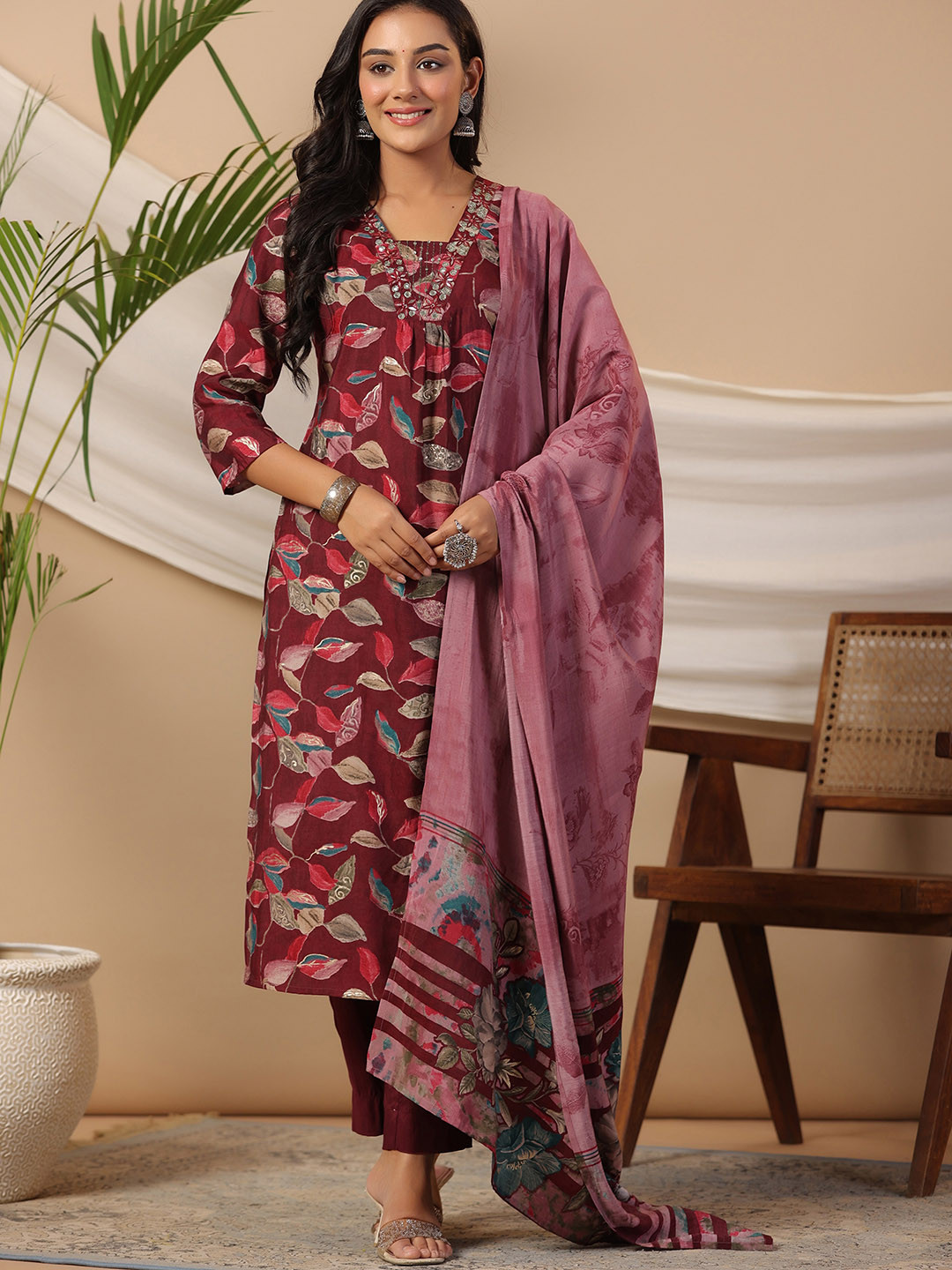 

PIROH Floral Printed Mirror Work Kurta With Trouser & Dupatta, Maroon