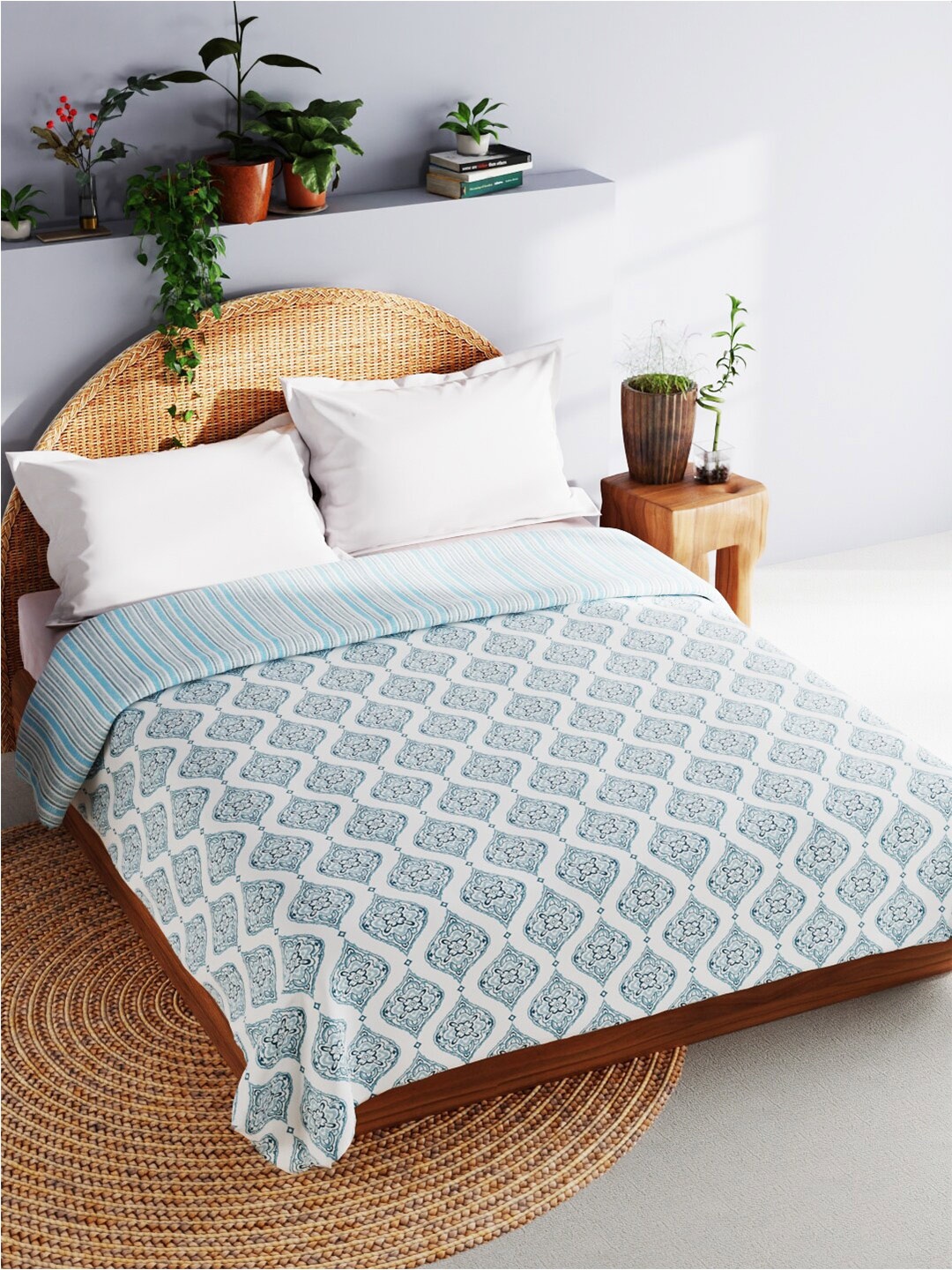 

BIANCA mezzo Teal & White AC Room 150 GSM Double Bed Dohar