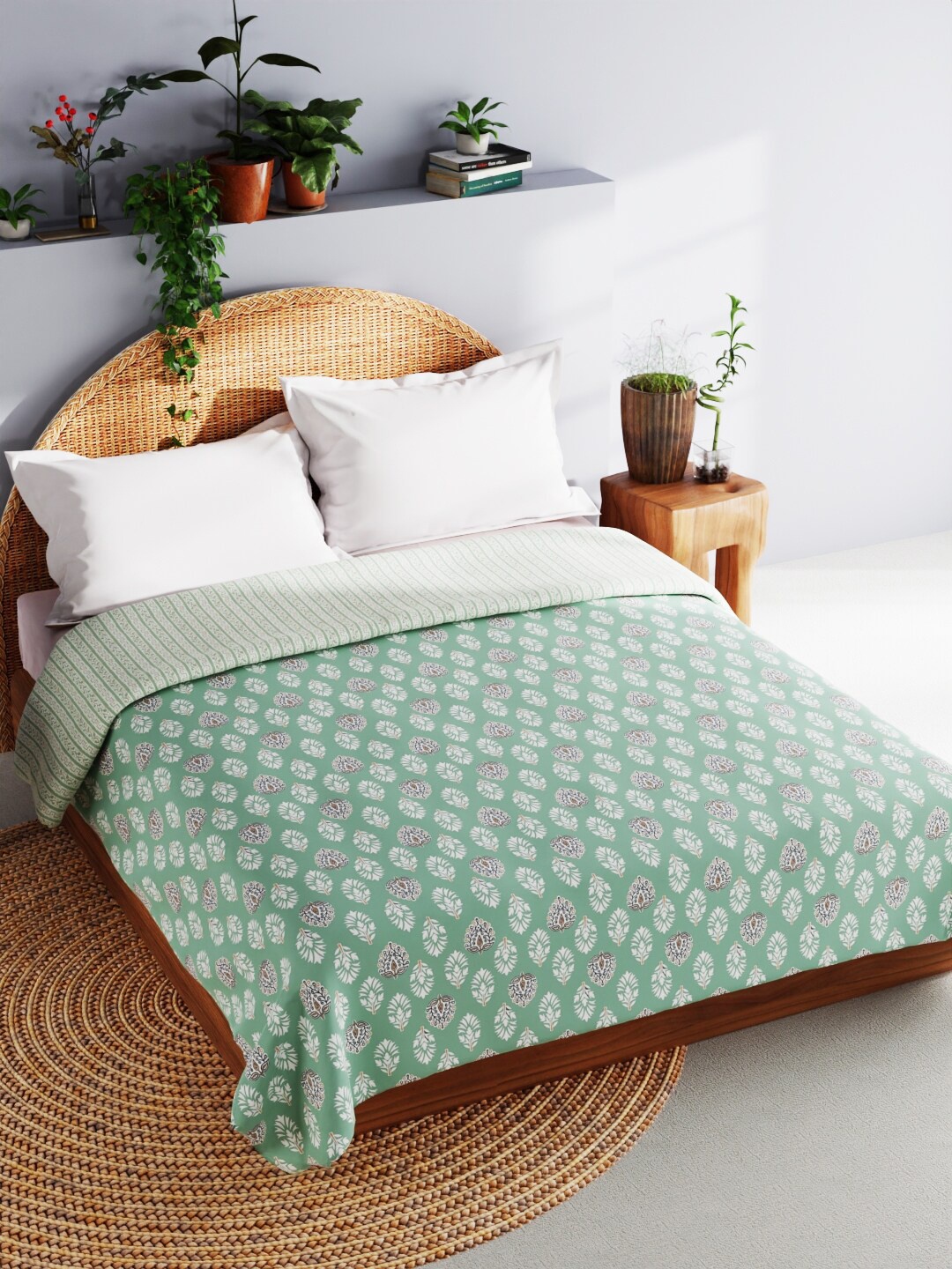 

BIANCA mezzo Green and White AC Room 150 GSM Double Bed Dohar