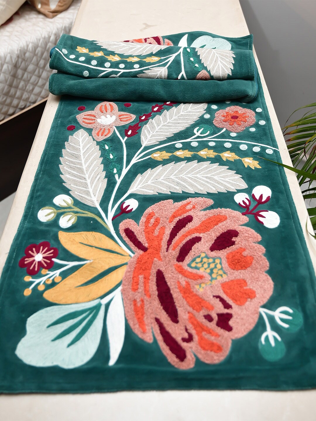 

LUSH & BEYOND Green & Pink Floral Embroidered Table Runner