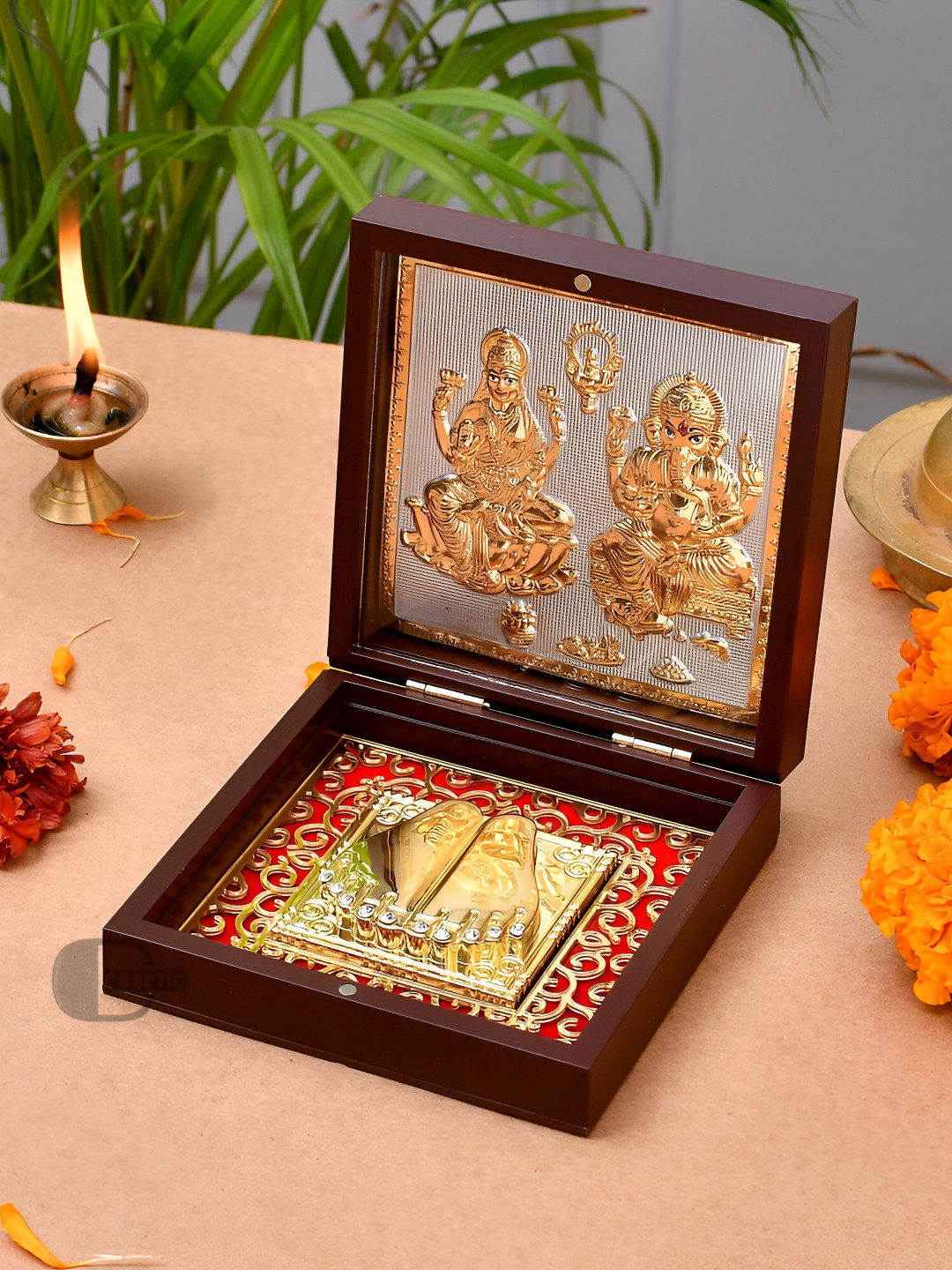 

COOPTIC Gold Toned Religious Idol Lakshmi Ganesh Home Gift Set