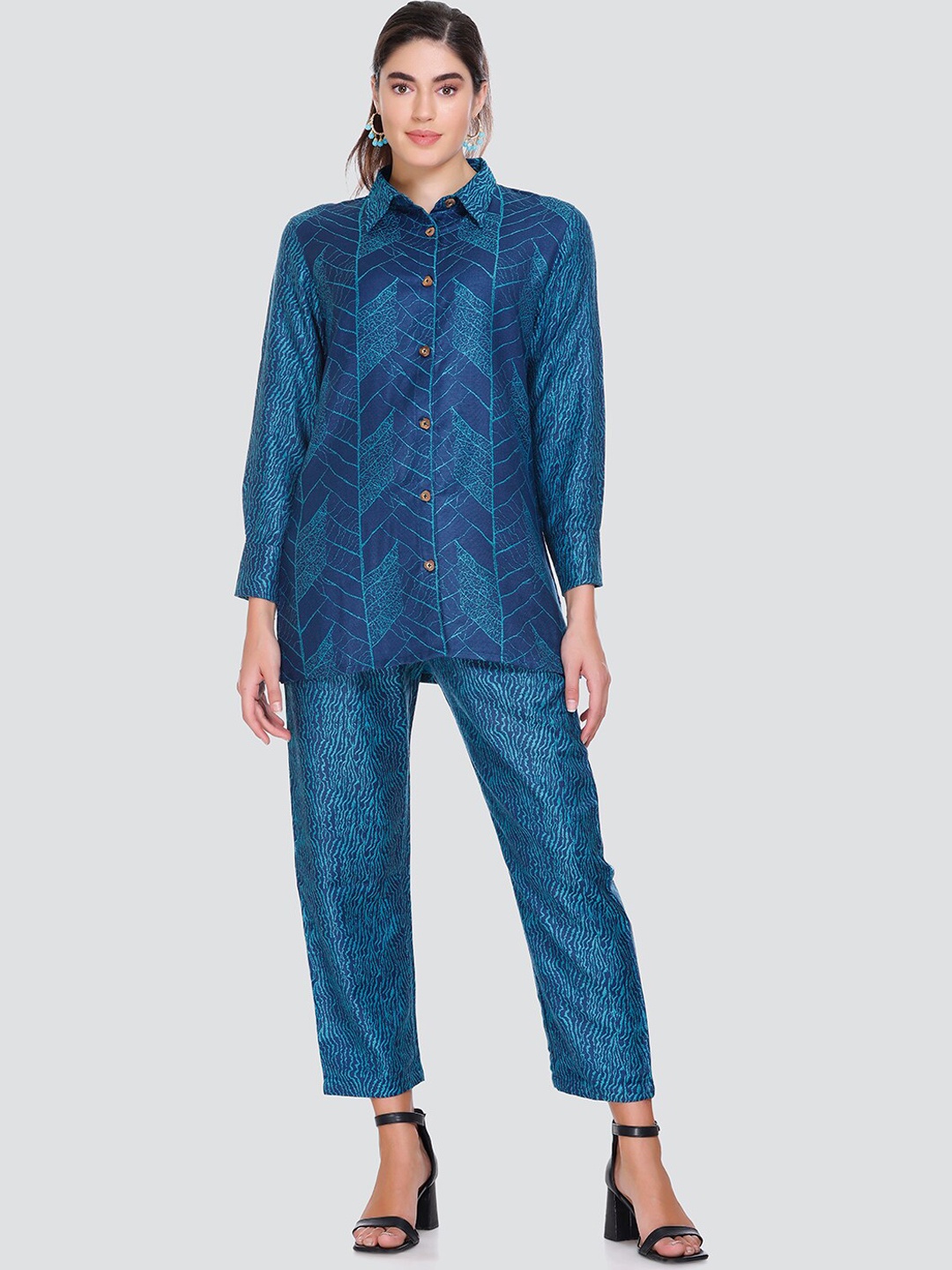 

HOUSE OF KIRNA'S WITH LOGO OF HOK Printed Shirt Collar Co-Ord, Blue