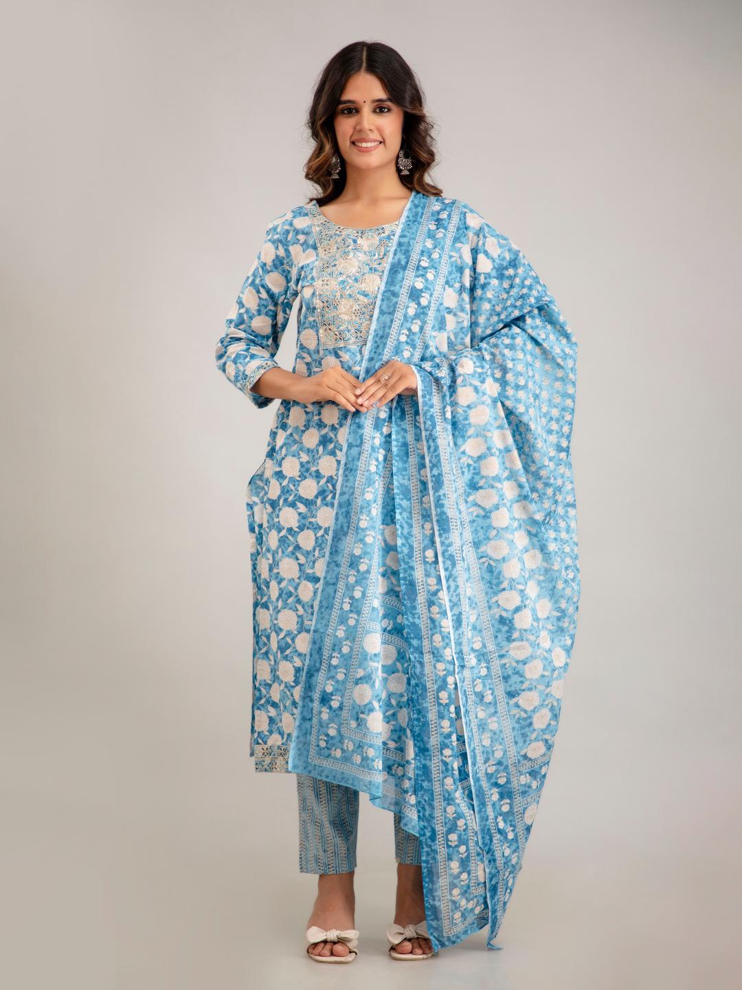 

SHOOLIN Floral Printed Thread Work Kurta With Trousers & Dupatta, Blue