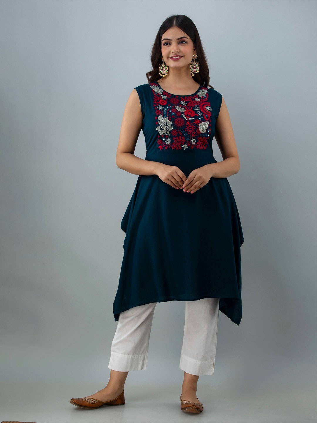 

SHOOLIN Floral Yoke Design Embroidered A-Line Kurta, Navy blue