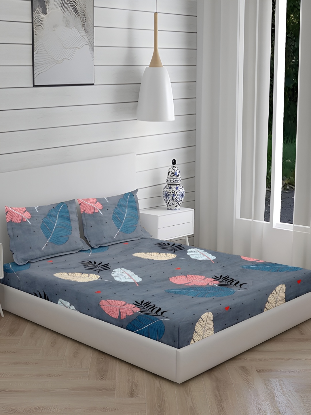 

HOMECRUST Grey & Blue Floral 210 TC Fitted Queen Bedsheet with 2 Pillow Covers