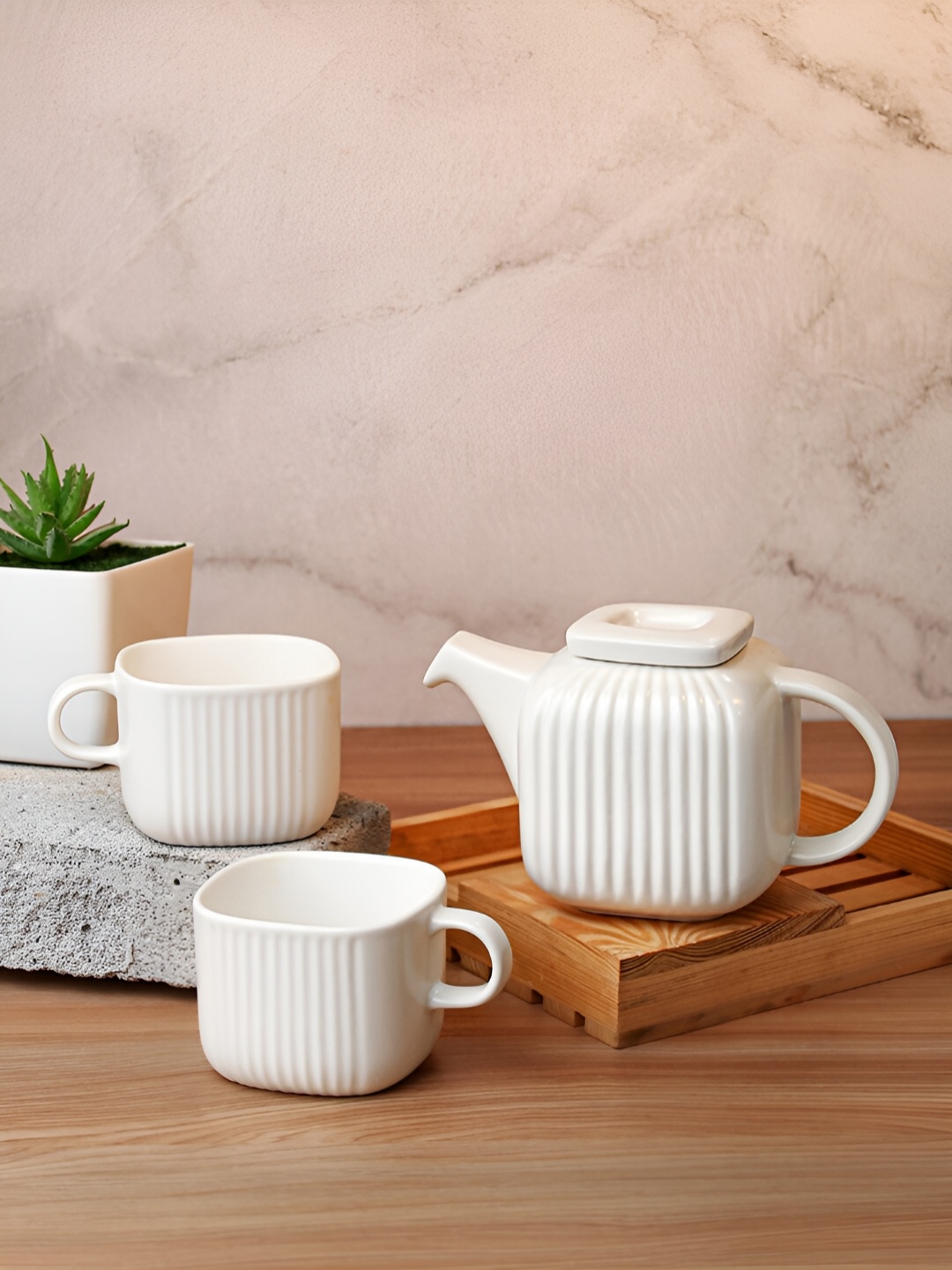 Vola Global LLP Bloom White 3 Pieces Textured Matte Kettle Set