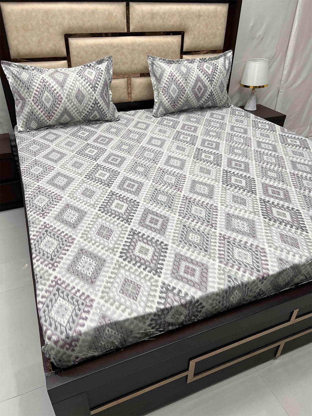 

Pure Decor Gem Grey Geometric Cotton 250 TC King Fitted Bedsheet with 2 Pillow Covers