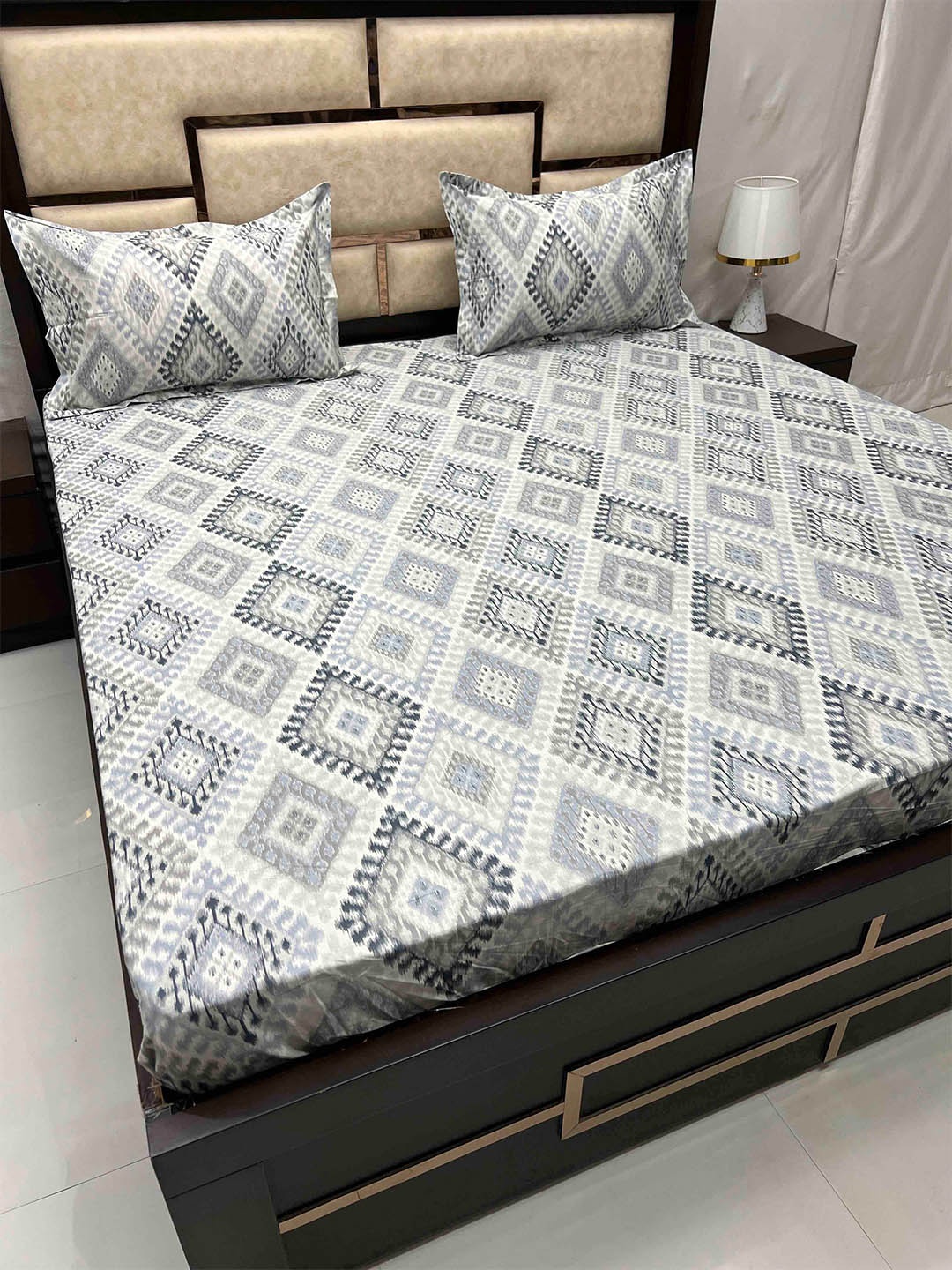 

Pure Decor Gem Blue Geometric Cotton 250 TC Super King Fitted Bedsheet & Pillow Covers