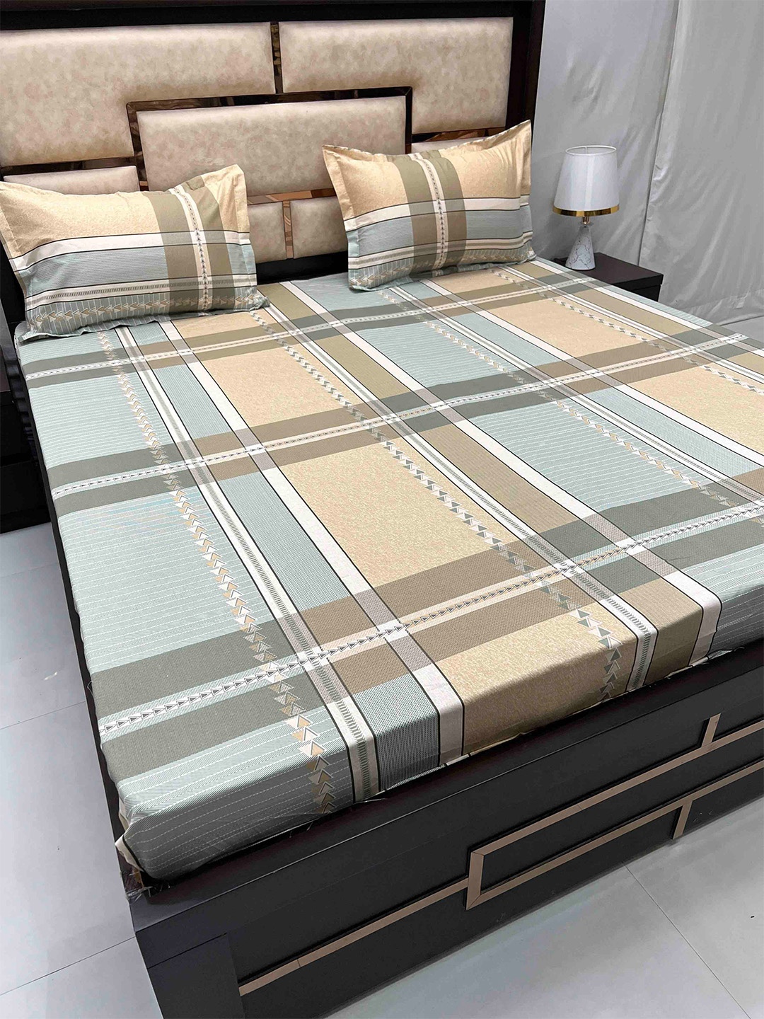 

Pure Decor Gem Beige Geometric Cotton Fitted 250 TC King Bedsheet with 2 Pillow Covers