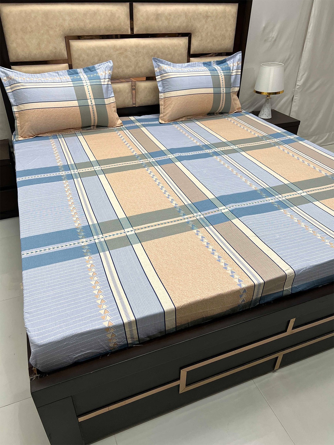 

Pure Decor Gem Blue & Peach Geometric Cotton 250 TC King Fitted Bedsheet & 2 Pillow Covers