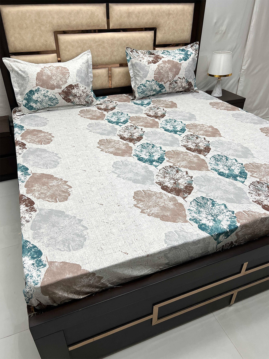 

Pure Decor Gem Grey & Green Floral 250 TC King Cotton Bedsheet with 2 Pillow Covers