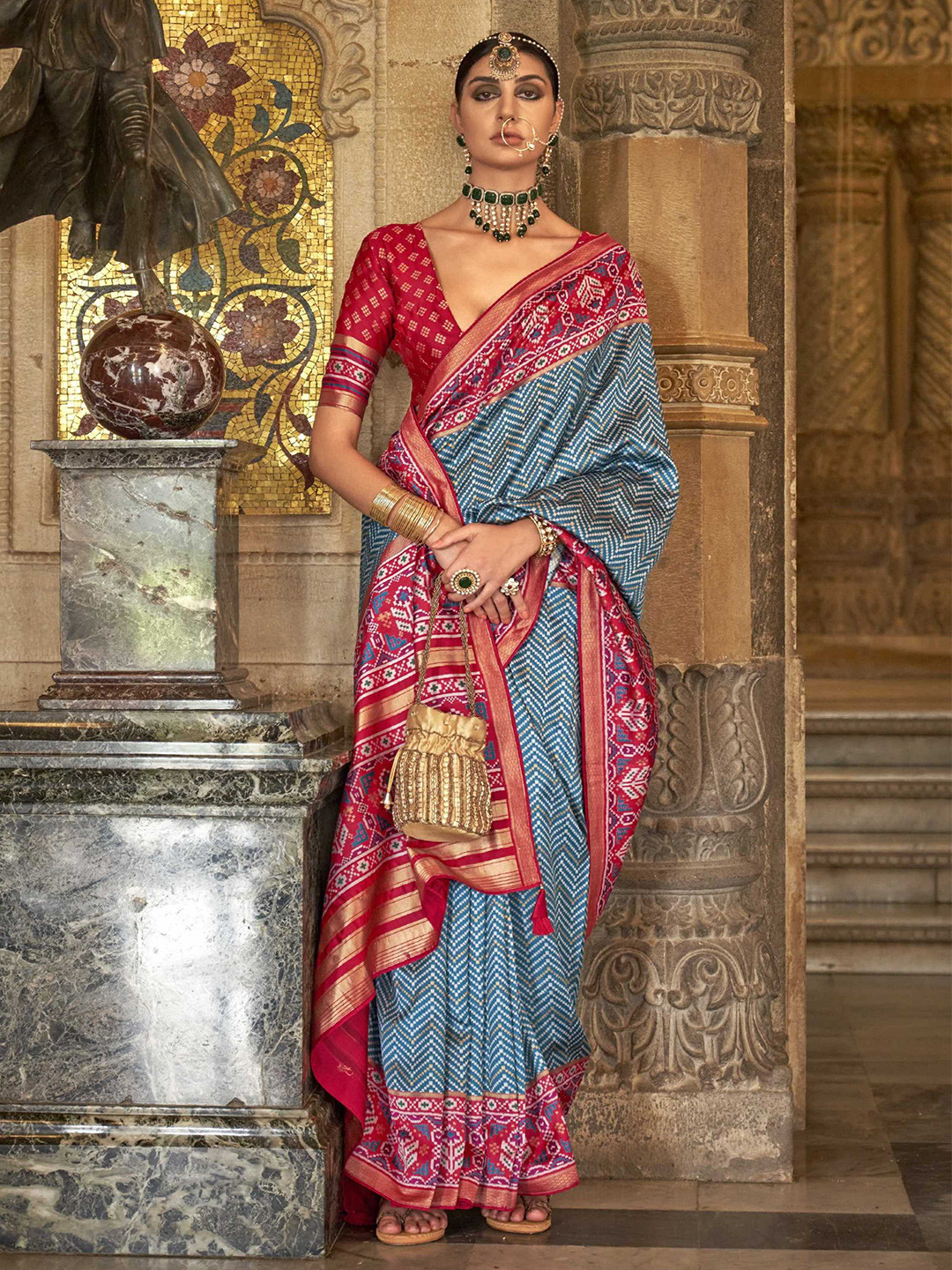 

MiteraEthnic Motifs Printed Patola Saree, Blue