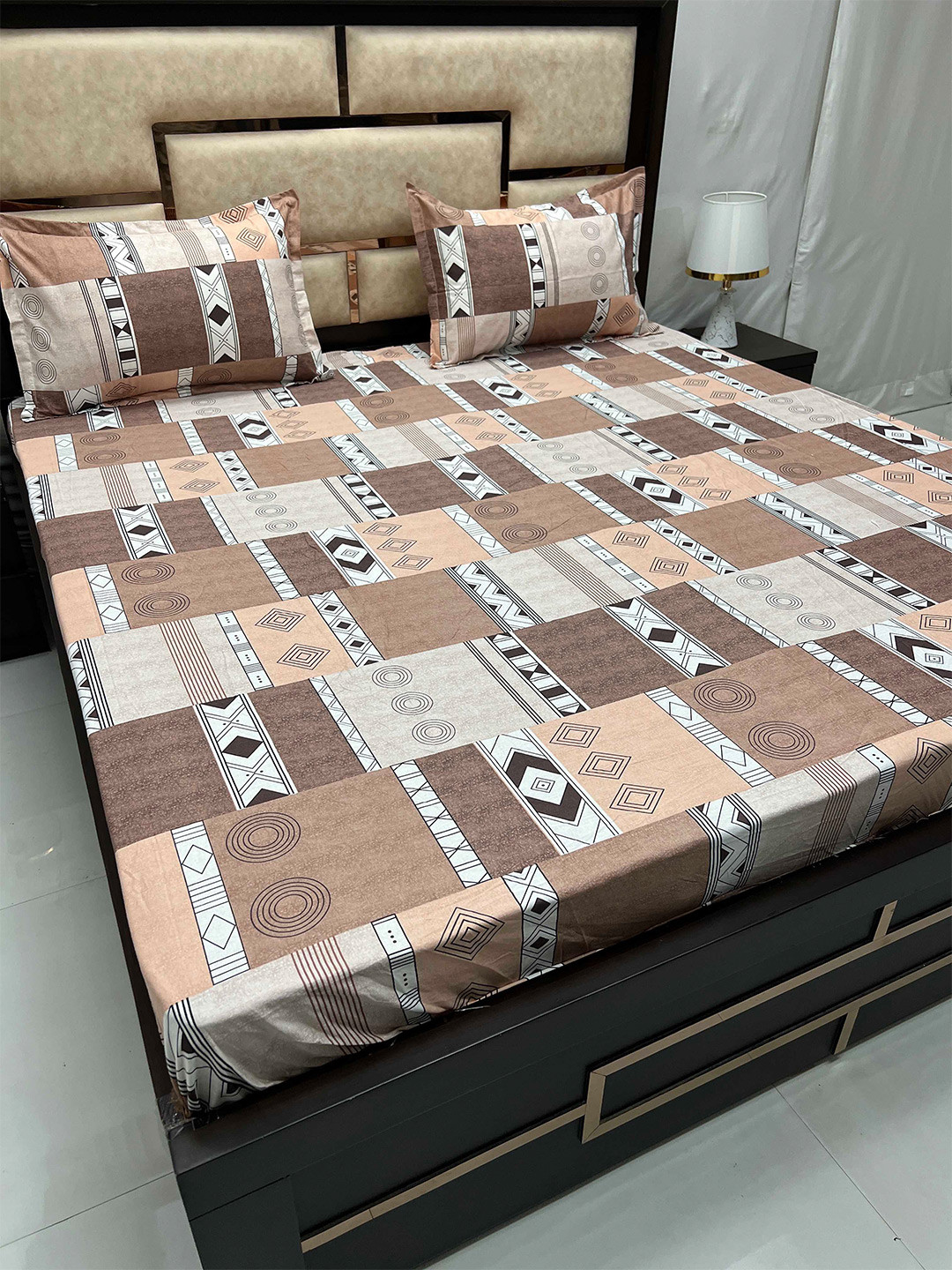 

Pure Decor Brown Beige Geometric Cotton 330 TC Super King Bedsheet With 2 Pillow Covers