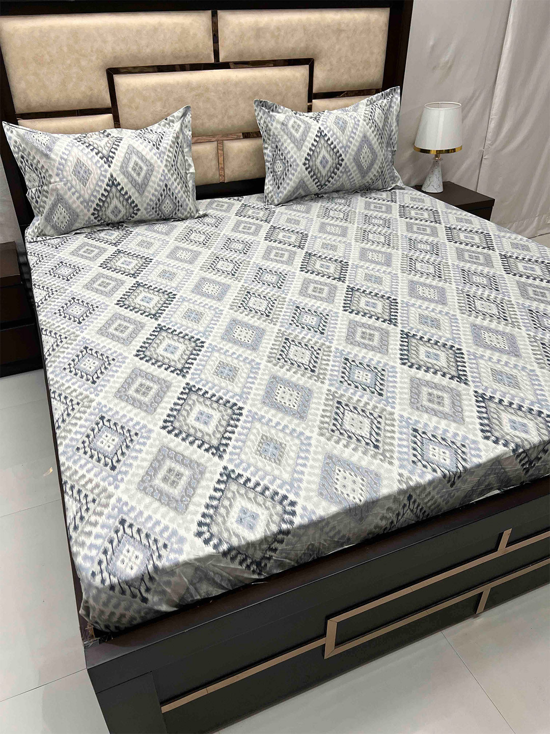 

Pure Decor Royal Velar Blue Geometric 330 TC Cotton King Bedsheet with 2 Pillow Covers