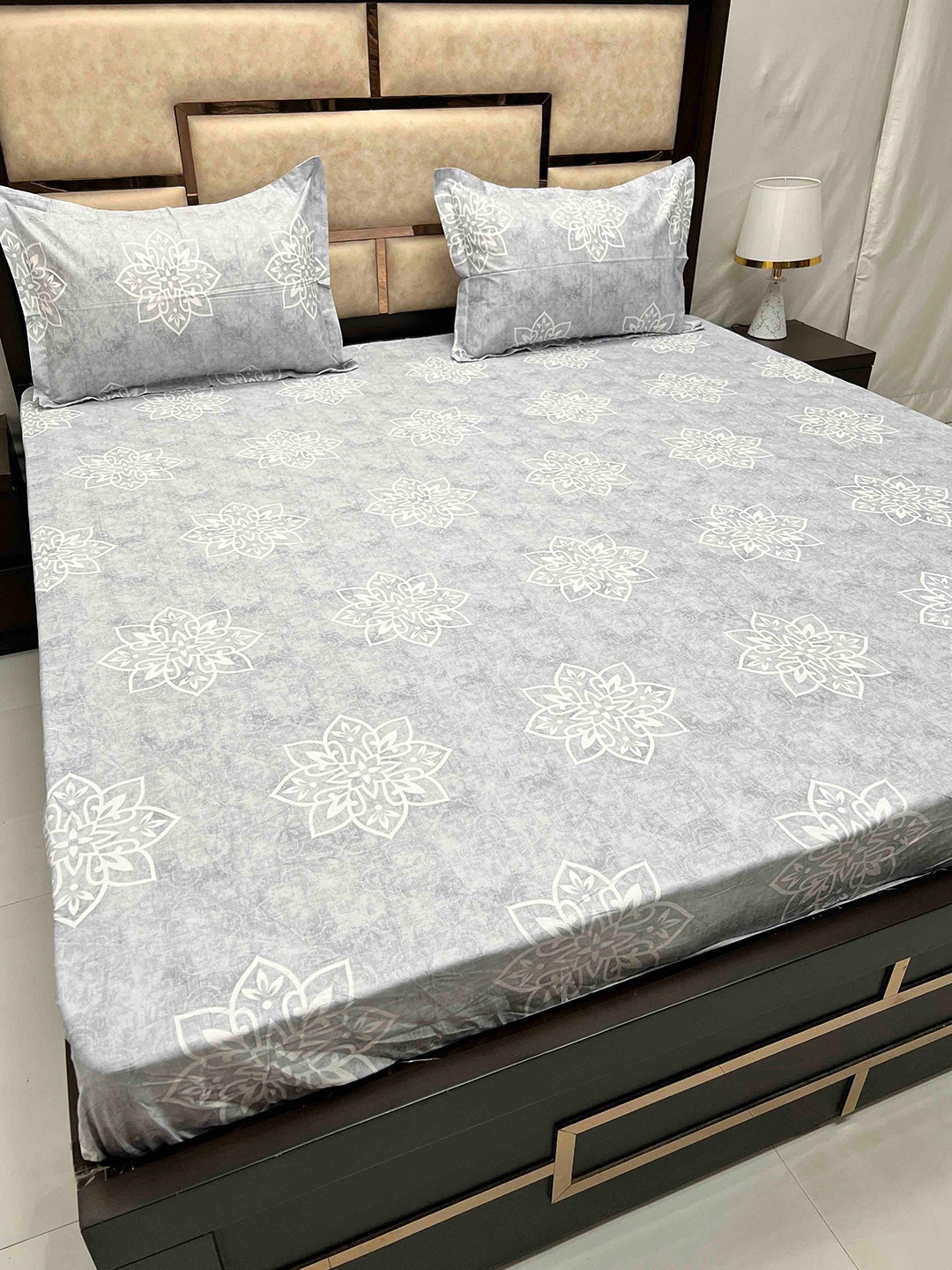 

Pure Decor royal velar Grey & White Floral 330TC King Bedsheet with 2 Pillow Covers