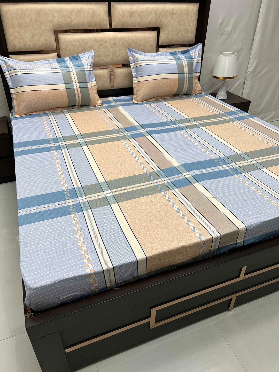 

Pure Decor Blue & Beige Geometric Cotton 330 TC King Bedsheet With 2 Pillow Covers