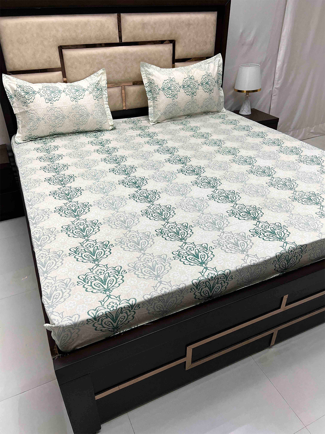 

Pure Decor Royal Velar Green Ethnic Printed 330 TC King Bedsheet with 2 Pillow Covers