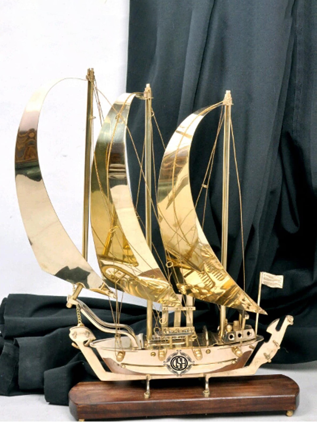 

DSH Crafting Your Curiosity Golden Ship Curio Showpiece, Gold