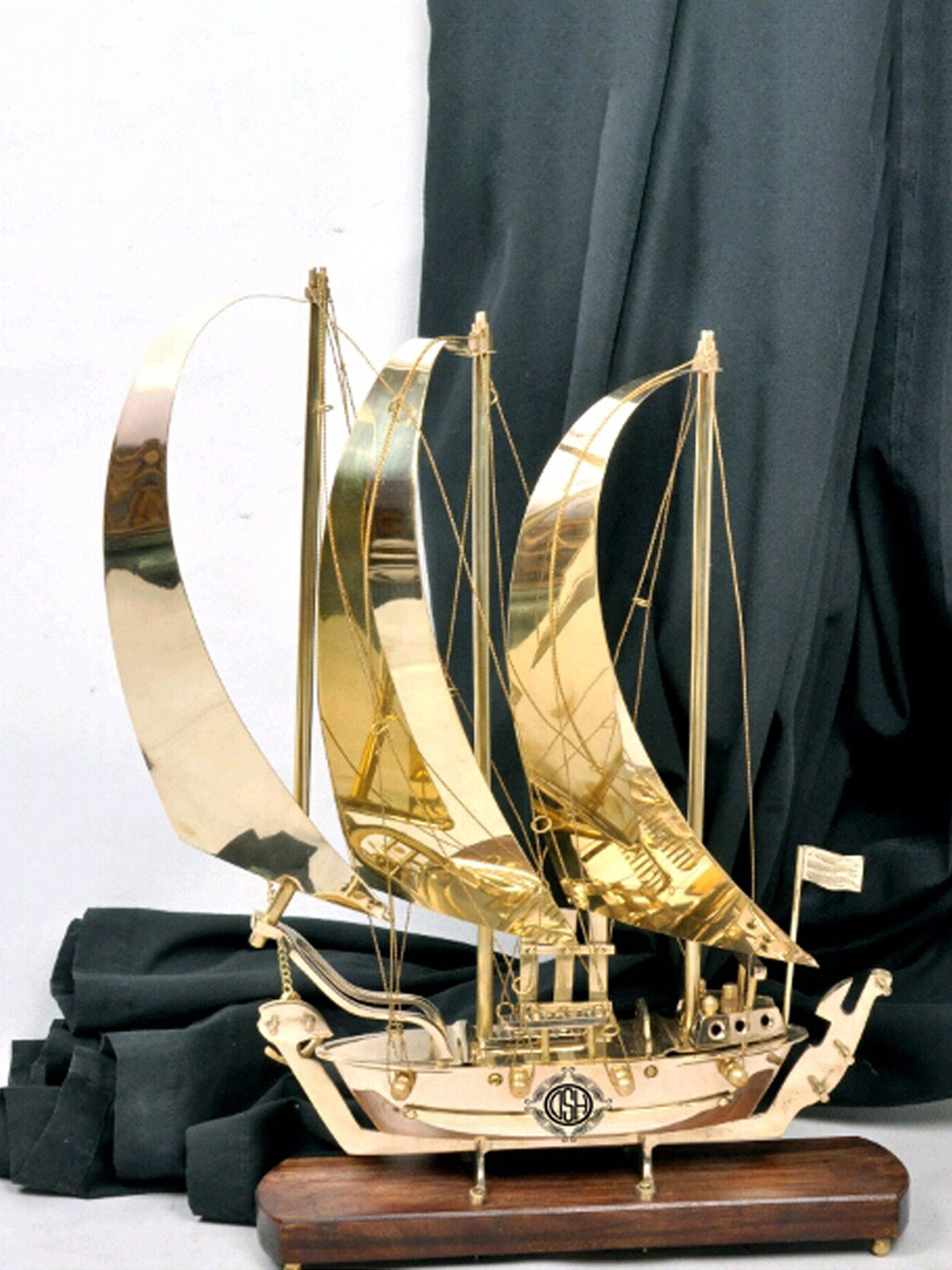 

DSH Crafting Your Curiosity Golden Ship Curio Showpiece, Gold