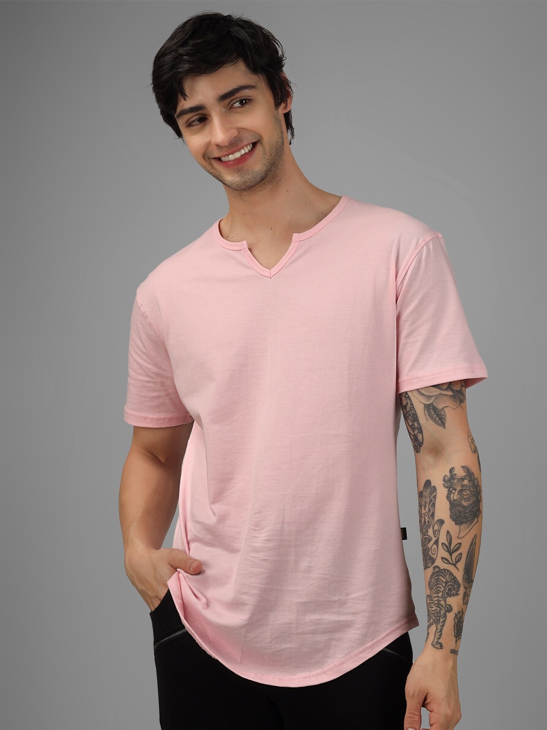 

WEARDUDS Short Sleeves Relaxed Fit V-Neck T-shirt, Pink