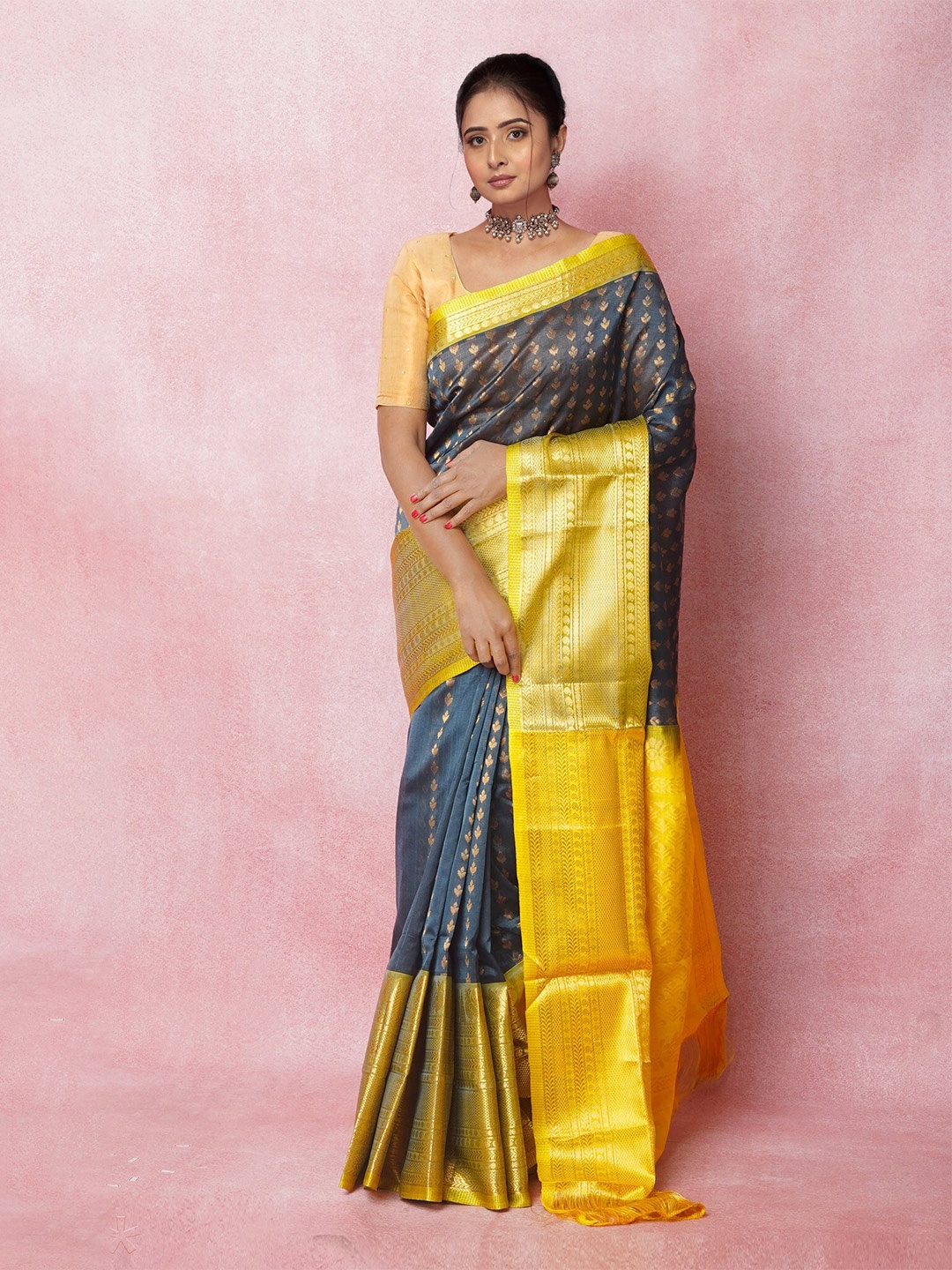 

Unnati Silks Green Woven Design Zari Pure Silk Handloom Kanjeevaram Saree