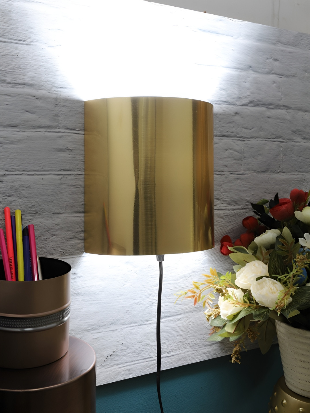 

BTR CRAFTS Gold Toned Metal Wall Lamp
