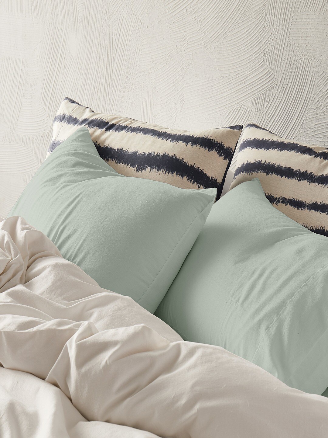 

Himeya 2 Pcs Sea Green 200 TC Pure Cotton Rectangle Pillow Covers