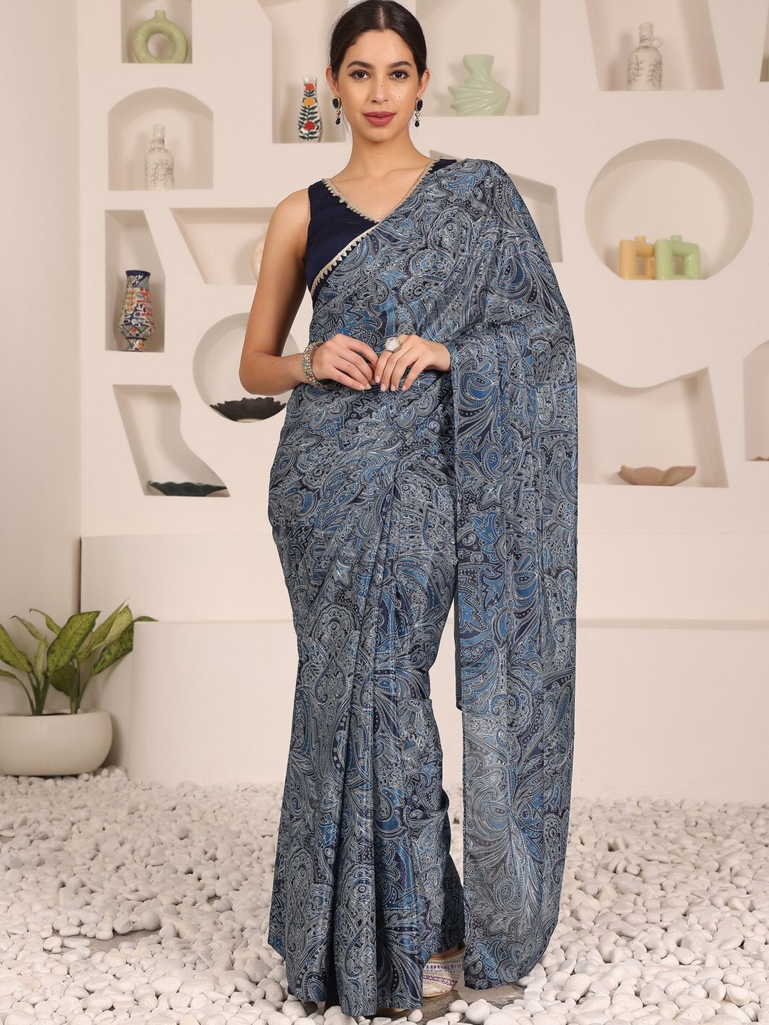 

Ethnovog Paisley Printed Saree With Stitched Blouse, Blue