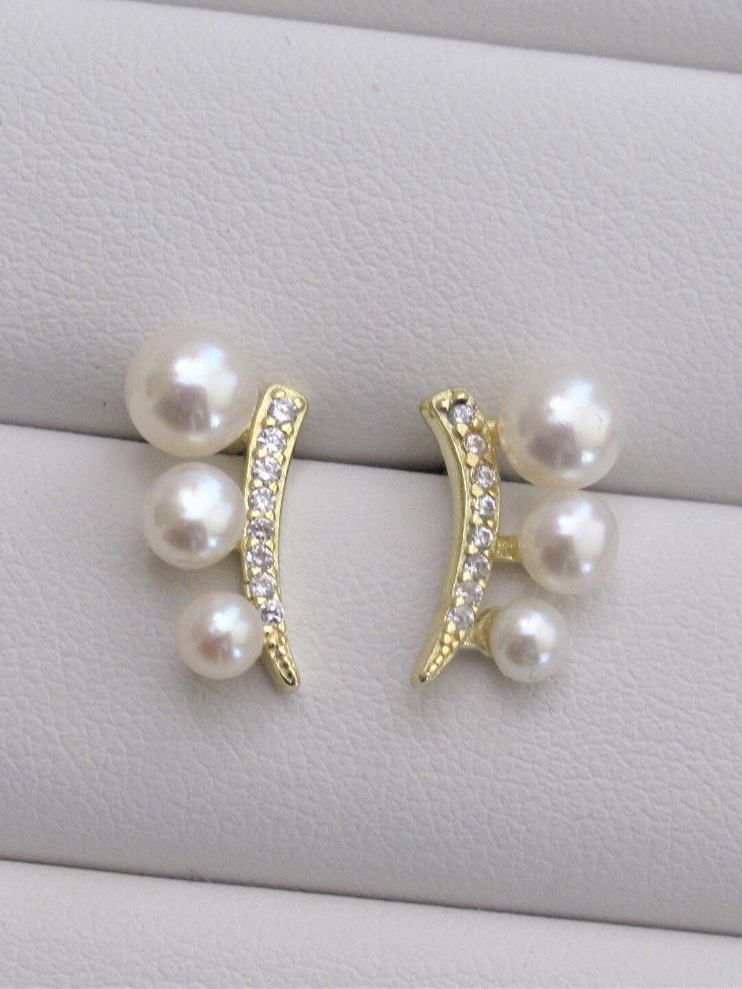 

Krelin Gold Plated Korean Pearl Studs Earrings