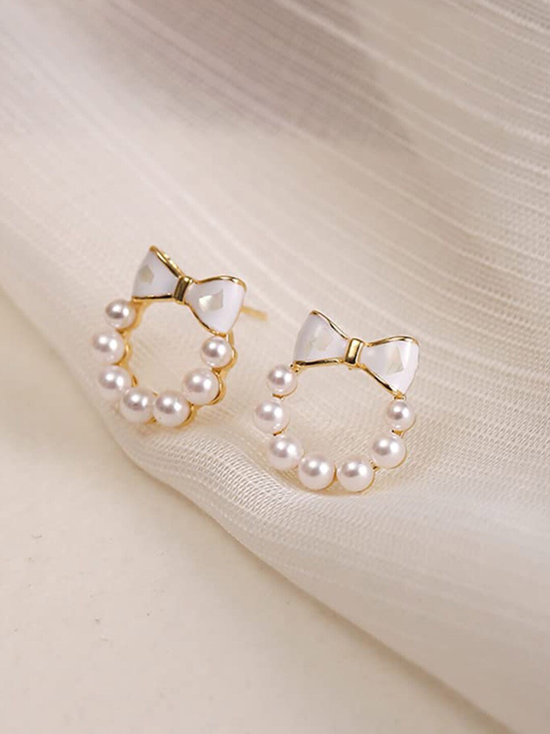 

FIMBUL Gold-Plated Bow & Faux Pearl Beaded Studs Earrings