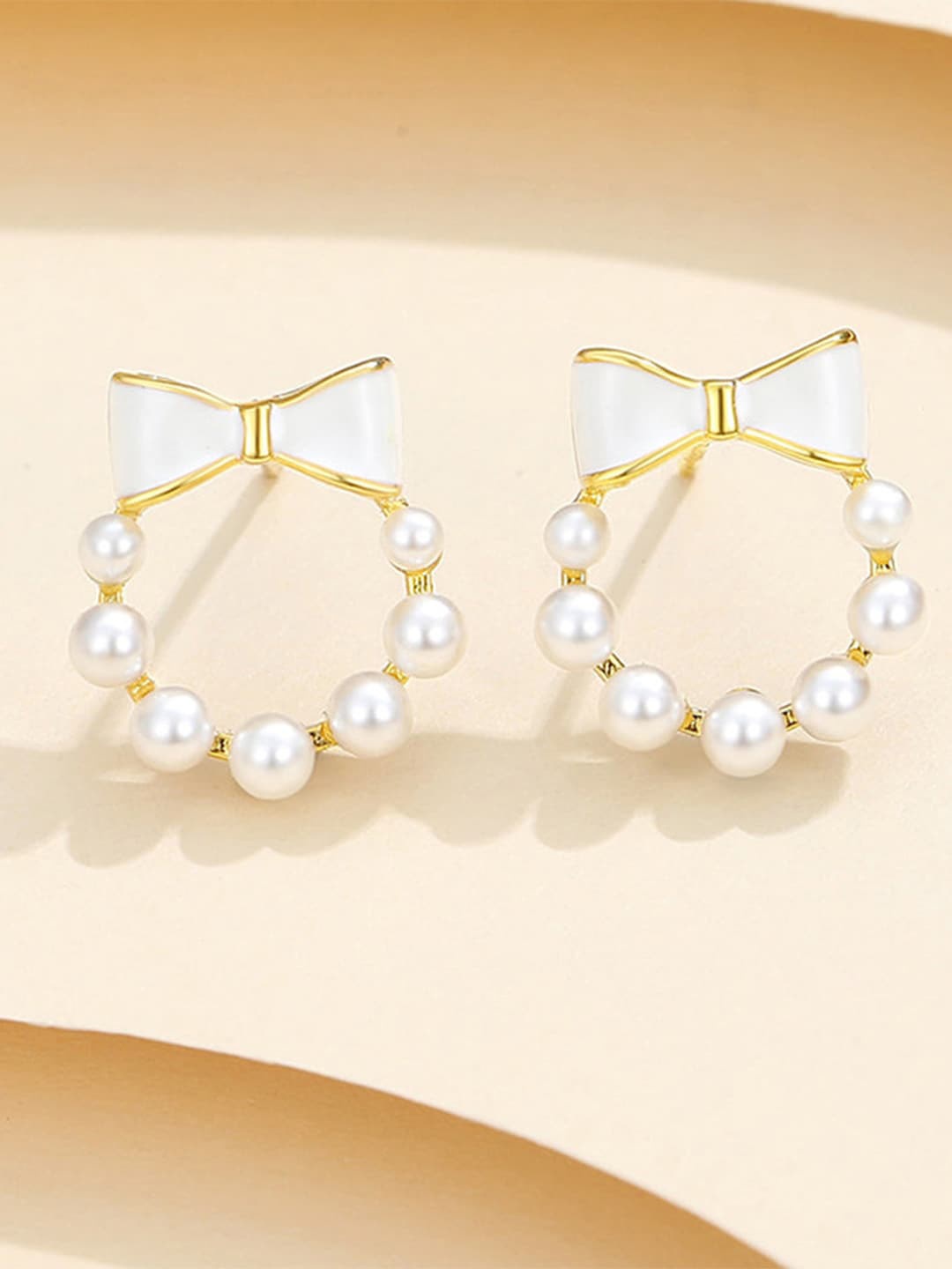 

VAGHBHATT Gold-Plated Bow & Faux Pearl Stud Earrings
