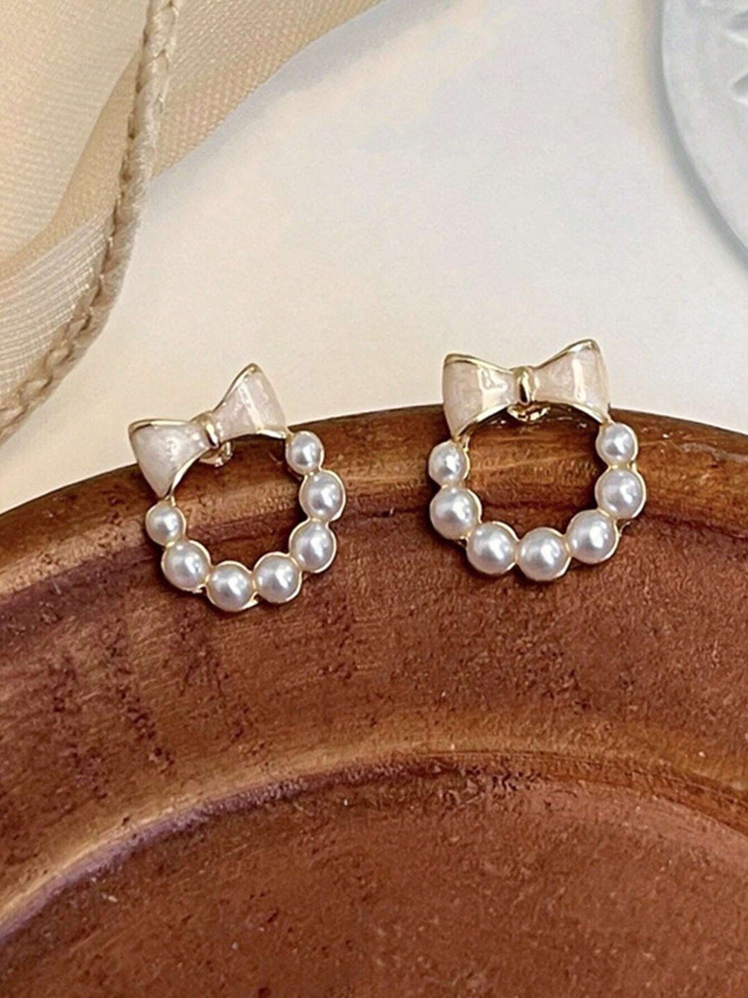 

VAGHBHATT Gold-Plated Bow & Faux Pearl Stud Earrings
