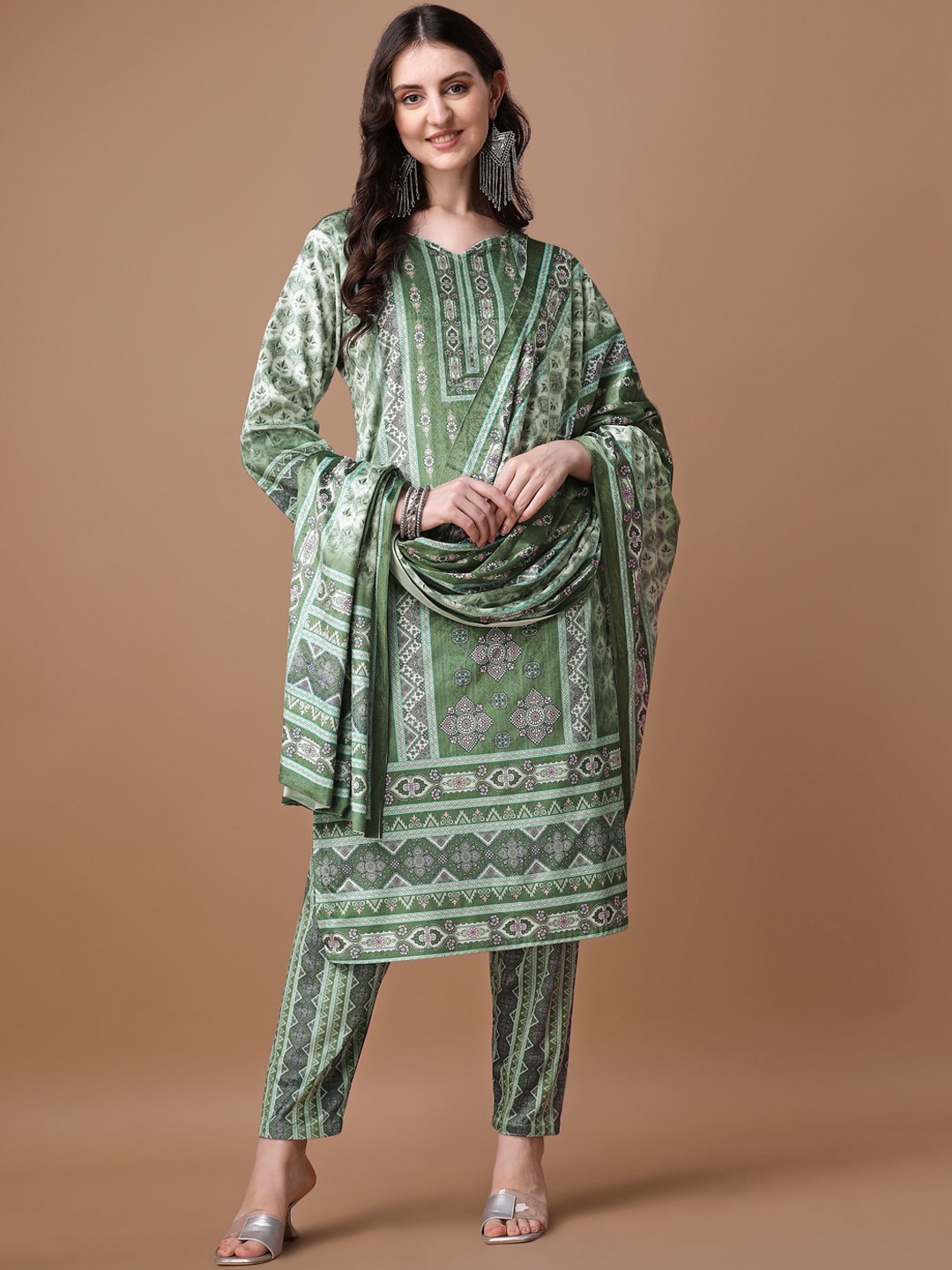 

KALINI Ethnic Motifs Printed Velvet Straight Kurta With Trousers & Dupatta, Green