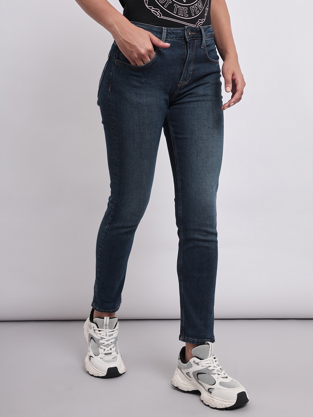 

Lee Women Slim Fit High-Rise Light Fade Jeans, Blue