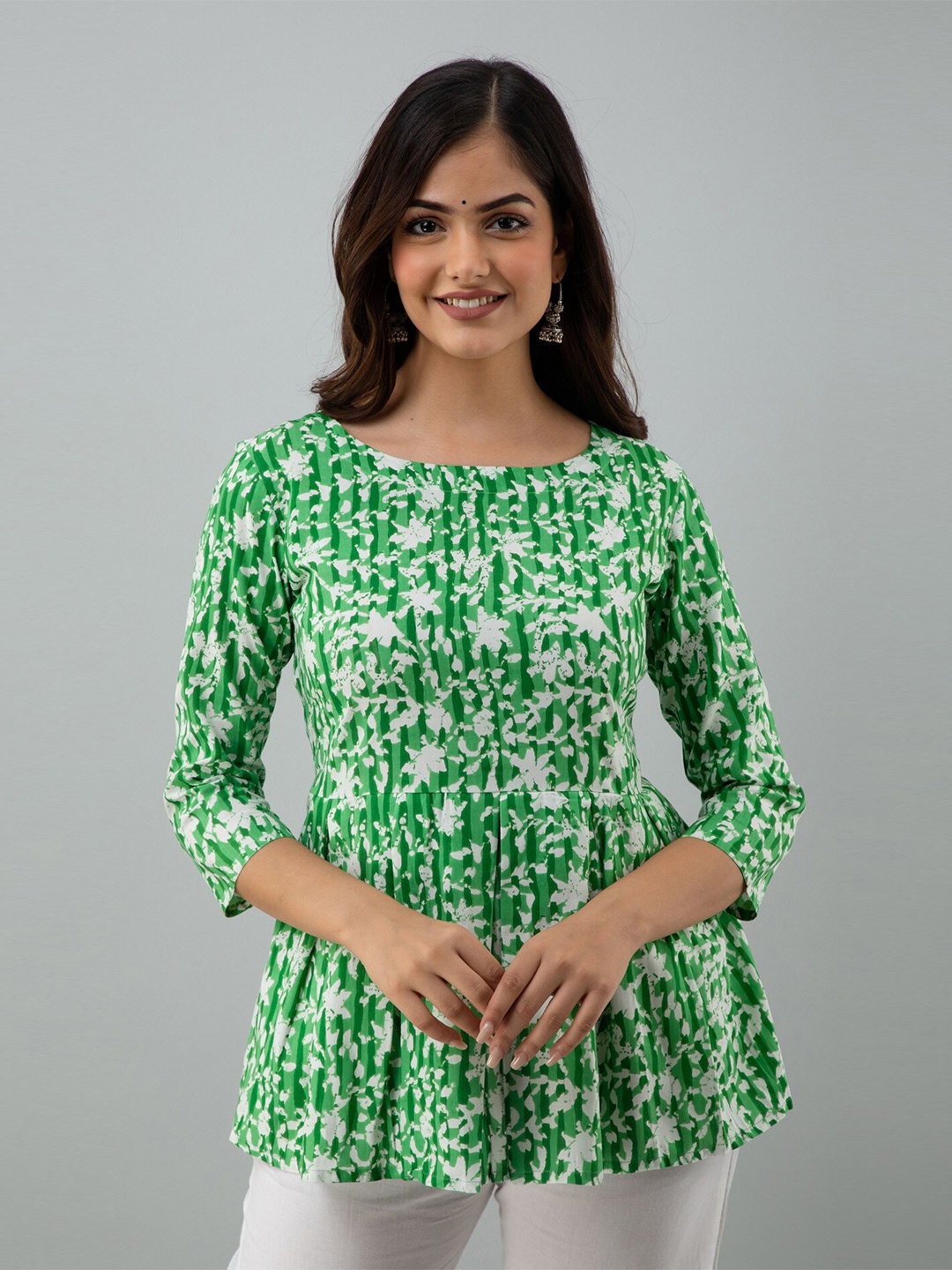 

SHOOLIN Floral Printed Round Neck Peplum Top, Green