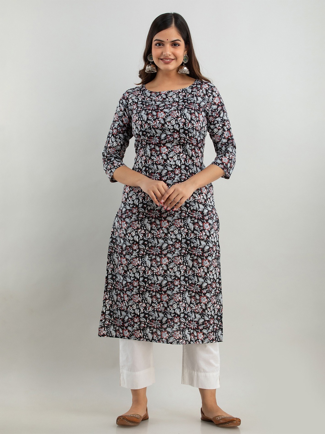 

SHOOLIN Floral Printed Round Neck Straight Kurta, Black
