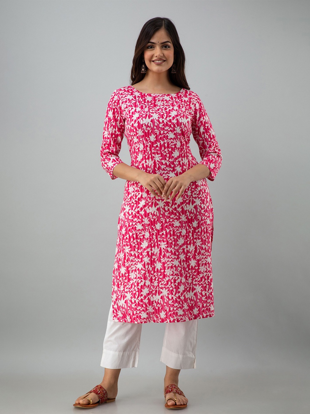 

SHOOLIN Floral Printed Round Neck Straight Kurta, Pink