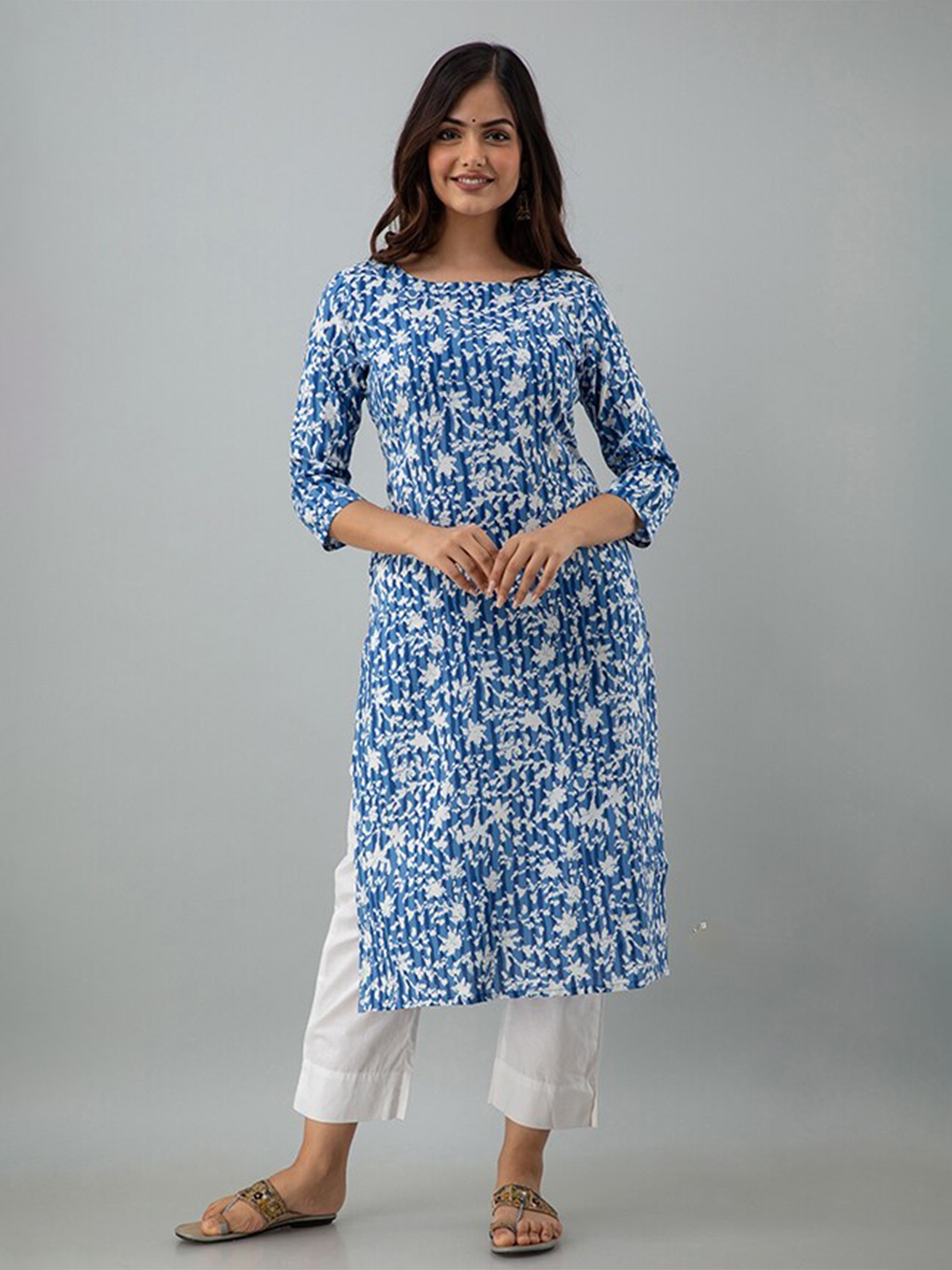 

SHOOLIN Floral Printed Round Neck Straight Kurta, Blue