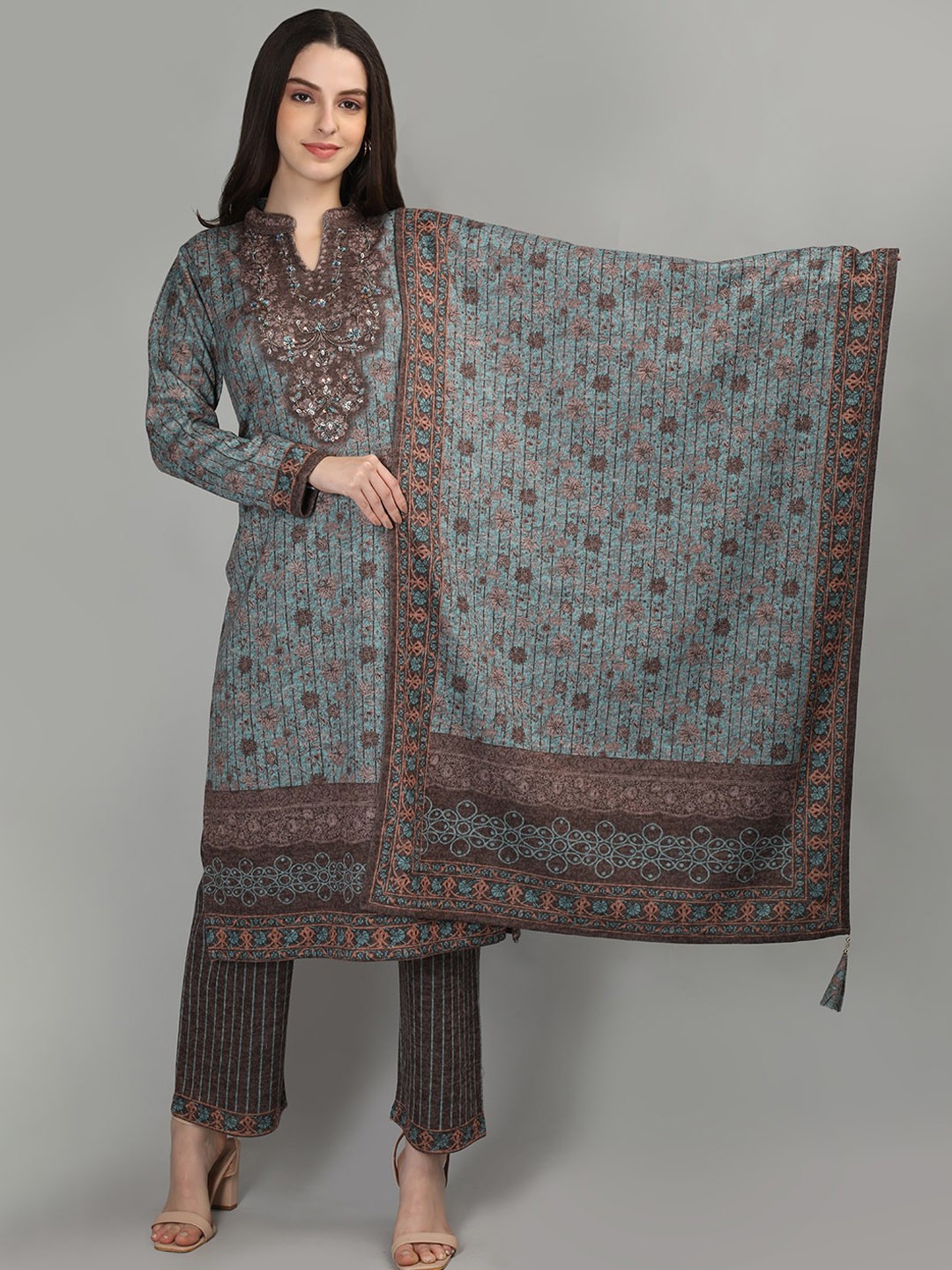 

MIKHAD Floral Printed Mandarin Collar Long Sleeve Woollen Kurta Set With Dupatta, Blue