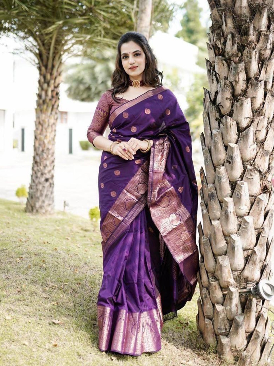 

DIVASTRI Ethnic Motifs Woven Design Zari Pure Silk Kanjeevaram Saree, Purple