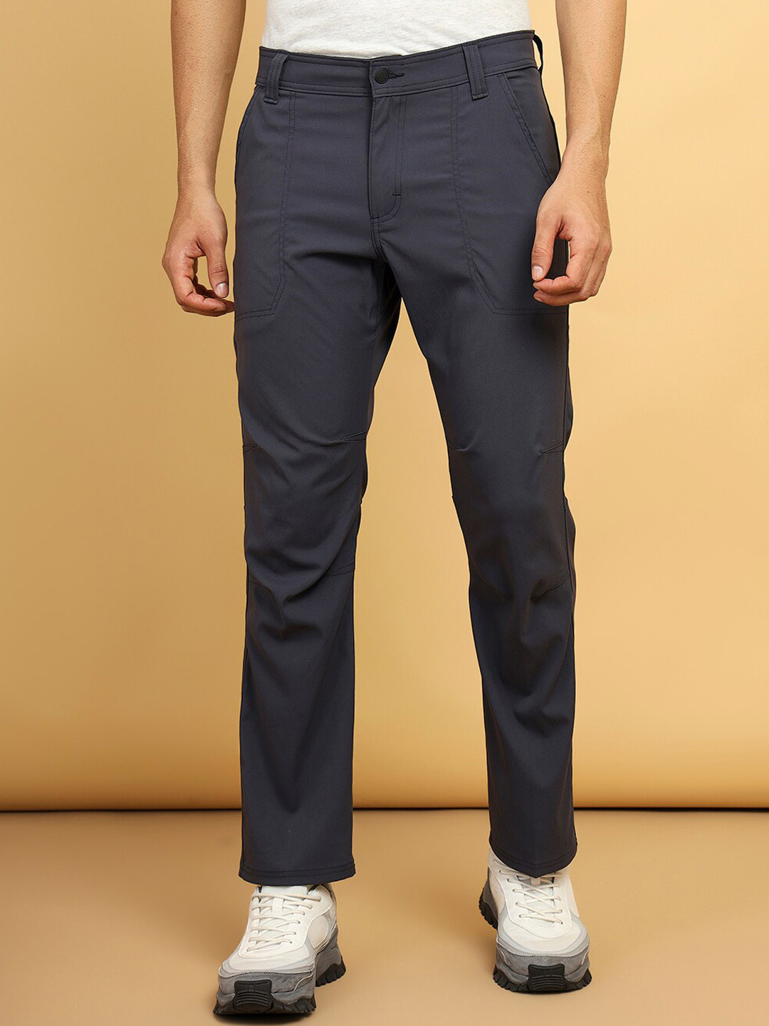 

Wrangler Men Straight Fit Low-Rise Plain Trousers, Grey