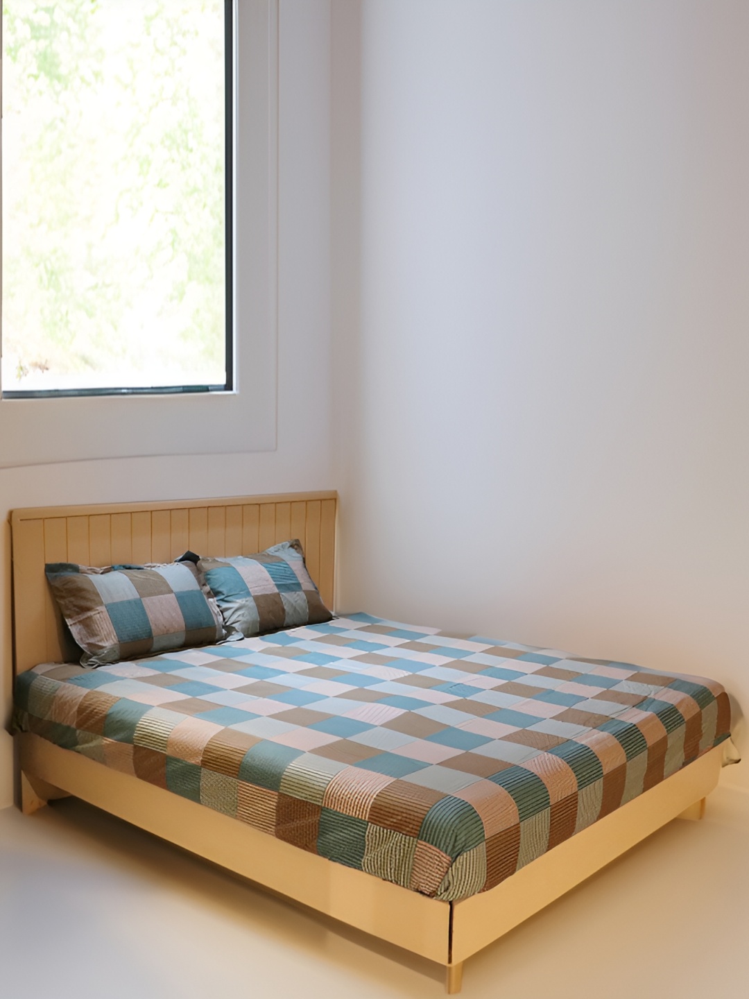 

Chann Studio Blue Brown Geometric 300 TC Queen Fitted Bedsheet With 2 Pillow Covers