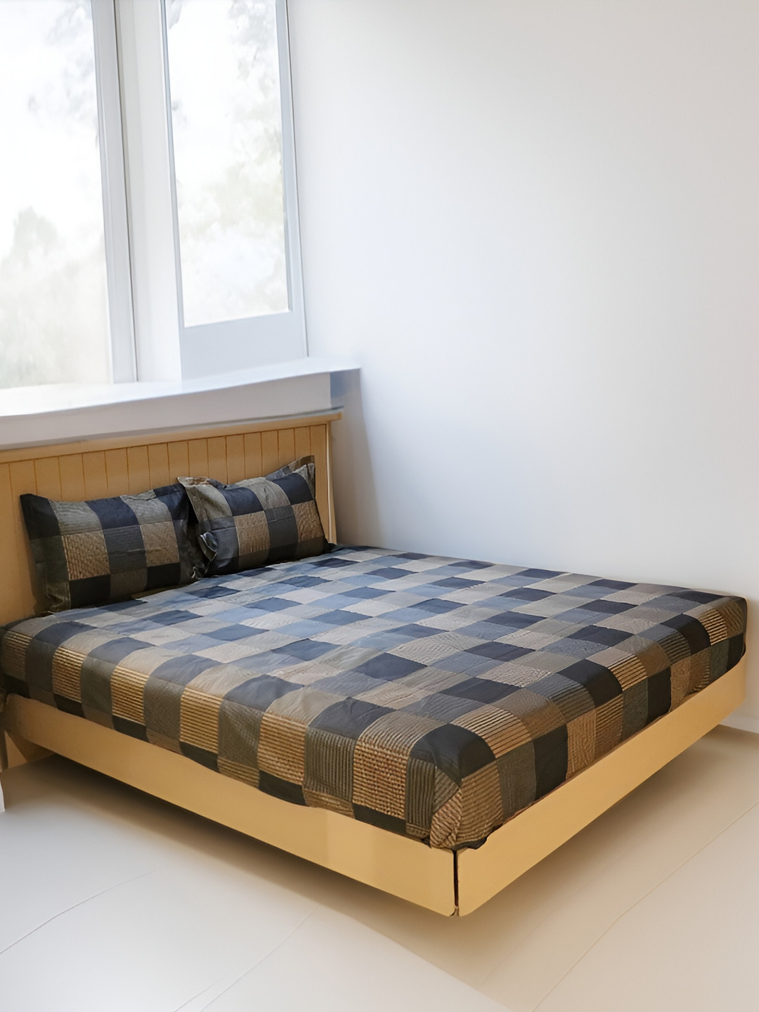 

Chann Studio Blue Geometric 300 TC Queen Fitted Bedsheet With 2 Pillow Covers