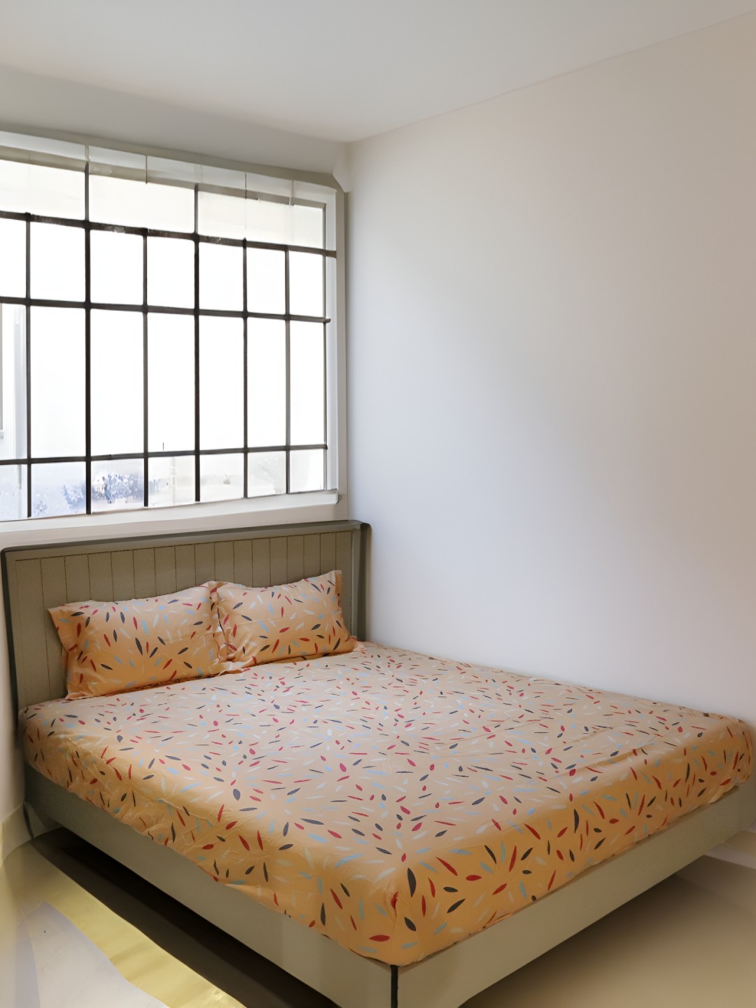 

Chann Studio Orange Floral 300 TC Queen Fitted Bedsheet With 2 Pillow Covers