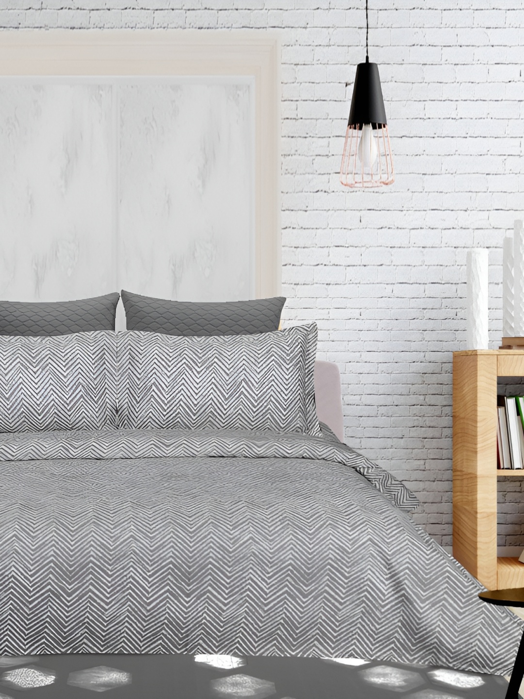 

Chann Studio Classic Grey Geometric Microfiber 300 TC Queen Bedsheet & 2 Pillow Covers