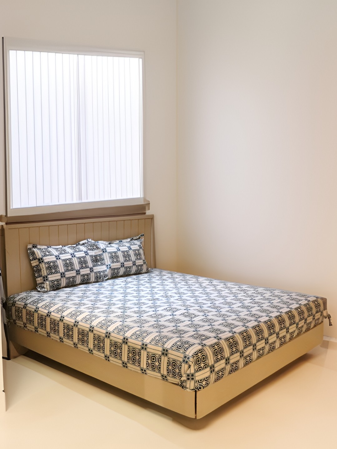 

Chann Studio Classic Blue Geometric Microfiber 300 TC Queen Bedsheet with 2 Pillow Covers